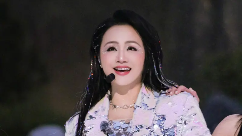 《浪姐》曹穎罹胃癌堅持復工！手術後8天直播淚訴：放不下兒子
