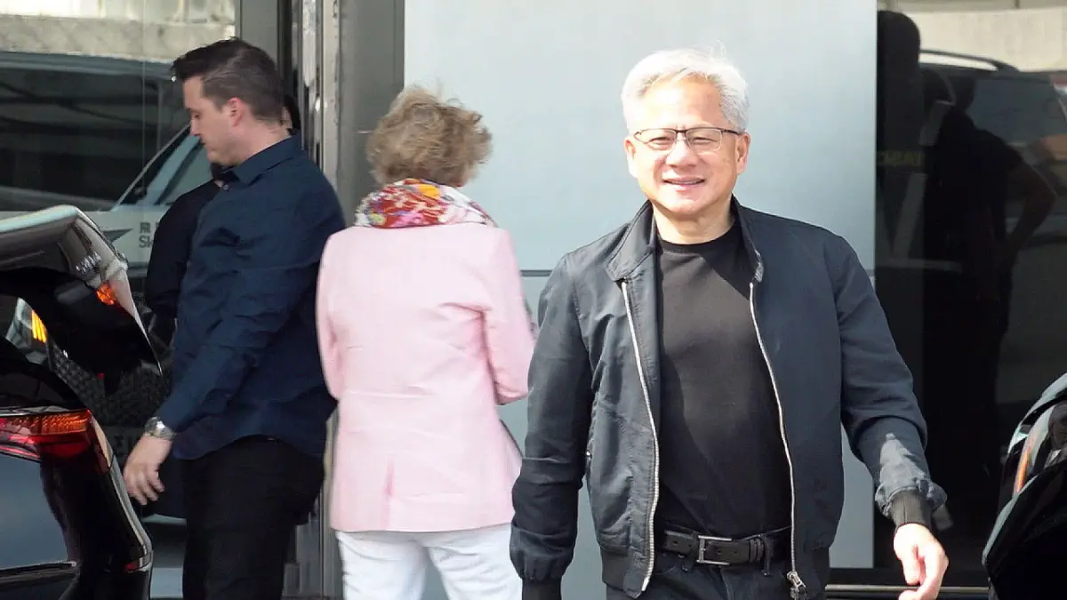 ▲黃仁勳日前宣布在台灣設立總部，謝長廷感嘆稱政治亂象和悪鬥始終沒有改善，抵銷了全民努力的成果。（圖╱記者嚴俊強攝）