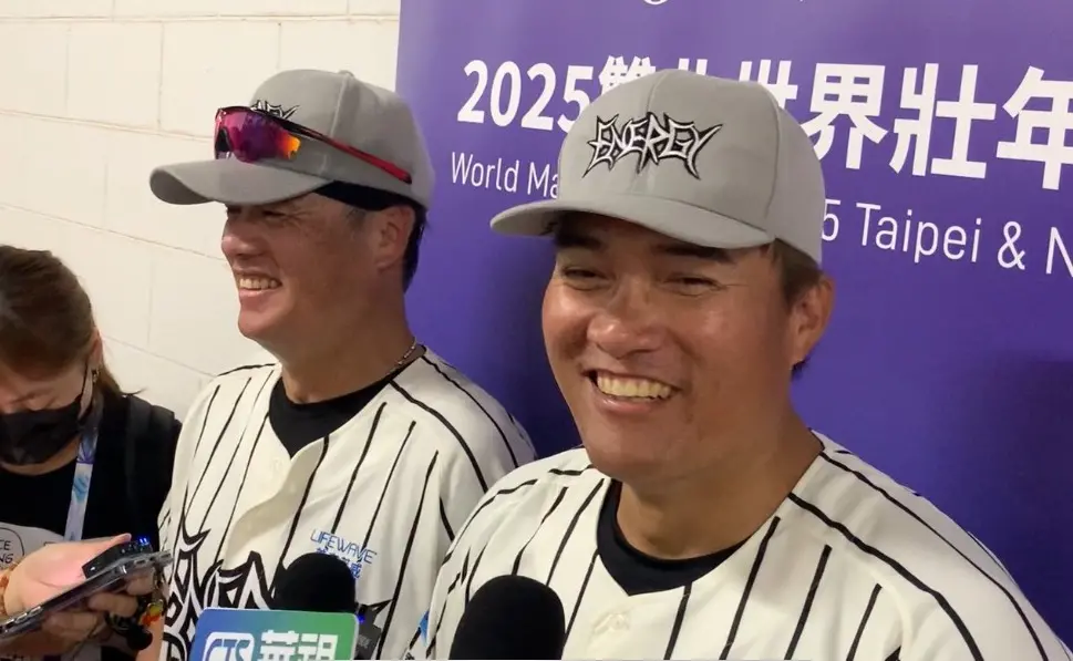 ▲Energy棒球隊首戰不敵山羊兄弟，高國慶（右）與郭岱琦（左）賽後不約而同表示，對比賽到來期待已久。（圖／記者陳柏翰攝）