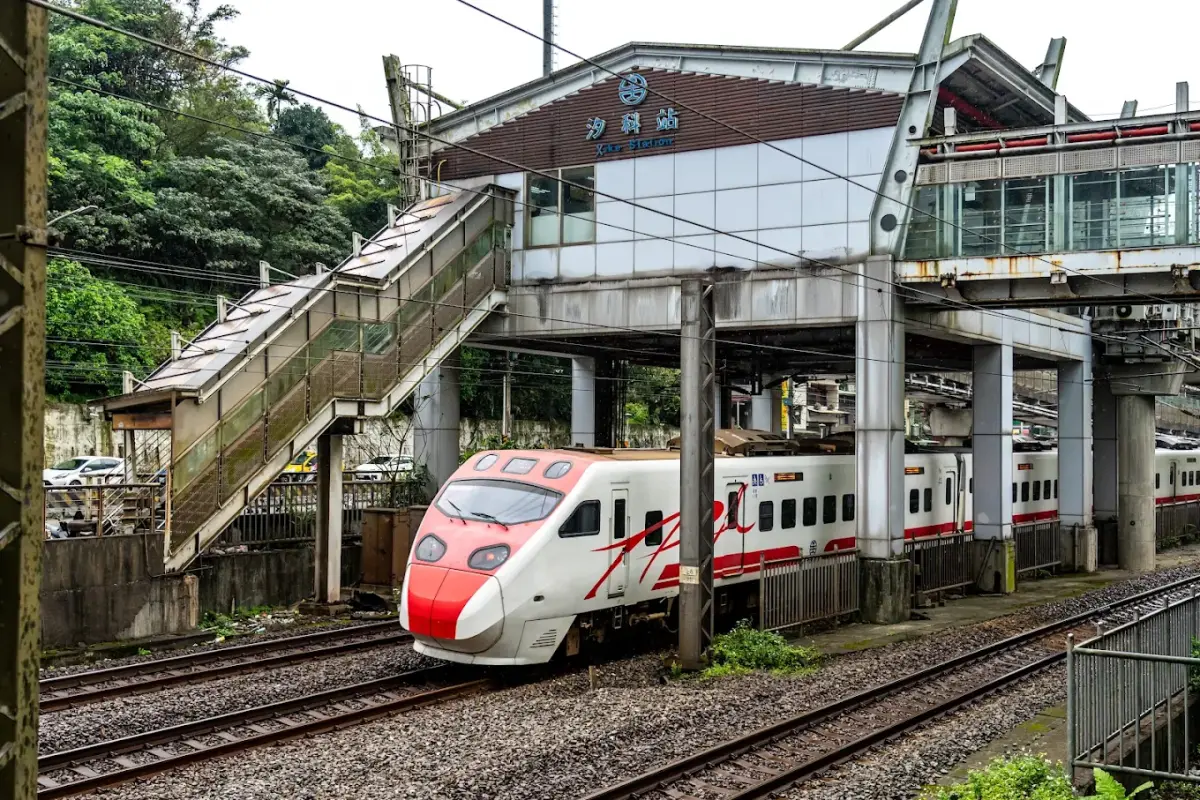 ▲台鐵宣布7/6列車動態。（圖／Google評價）