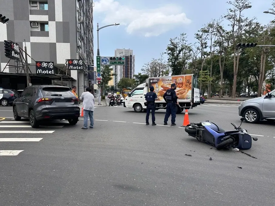 ▲交通事故當事人登記聯單上的排序，係基於現場處理情形，依「責重害輕原則」，考量當事人傷勢輕重或現場之狀況排列，無法判定肇事責任。（圖／高市交通大隊提供）