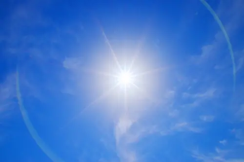 不用開冷氣！西曬房裝「1神器」降溫6°C：DIY十分鐘搞定、省萬元
