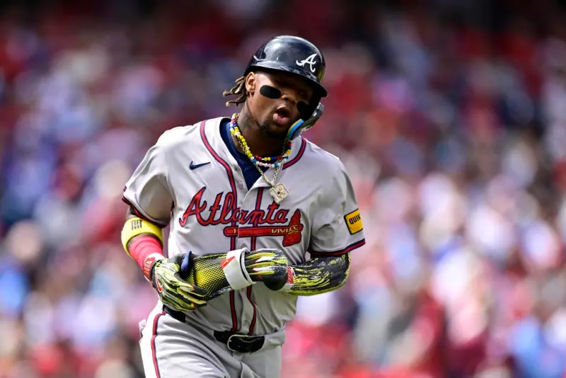 ▲美國職業棒球大聯盟（Major League Baseball）亞特蘭大勇士的MVP級戰將Ronald Acuña Jr.曾於2023締造大聯盟史上首次單季「40轟70盜」壯舉。球團稍早公布，他將於明（24）日強勢回歸大聯盟。（圖／美聯社／達志影像）