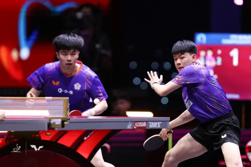 ▲林昀儒、高承睿稍早在世錦賽4強戰以3:1擊敗世界第一的法國「勒布朗兄弟檔」,勇闖男雙金牌戰,將在今日正面對決日本男雙第一組合篠塚大登、戶上隼輔。《NOWnews》也為各位整理桌球世錦賽金牌戰「賽程、比賽時間、免費直播」資訊一覽。(圖/取自ITTF) ▲林昀儒、高承睿稍早在世錦賽4強戰以3:1擊敗世界第一的法國「勒布朗兄弟檔」,勇闖男雙金牌戰,將在今日正面對決日本男雙第一組合篠塚大登、戶上隼輔。《NOWnews》也為各位整理桌球世錦賽金牌戰「賽程、比賽時間、免費直播」資訊一覽。(圖/取自ITTF)