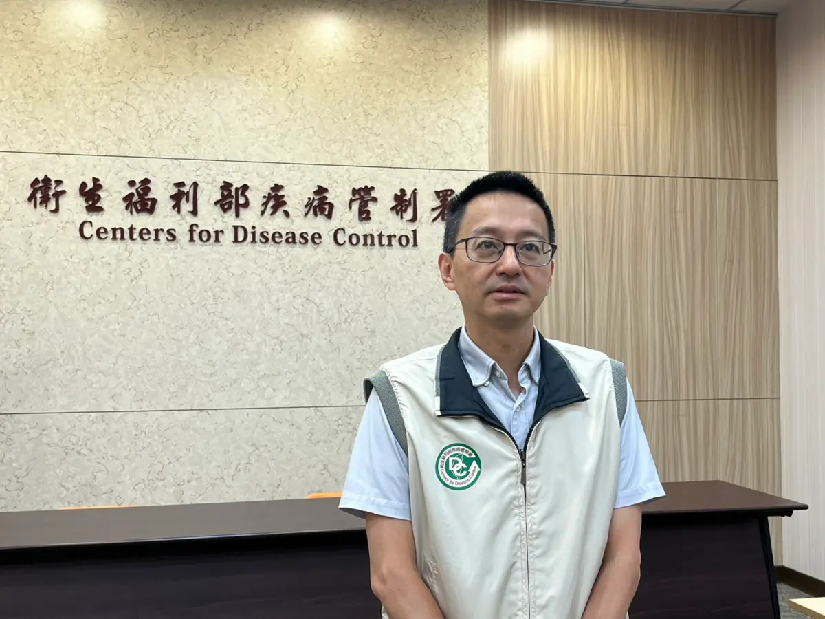 ▲疾管署副署長羅一鈞說明新冠疫苗施打情況。（圖／記者張乃文）