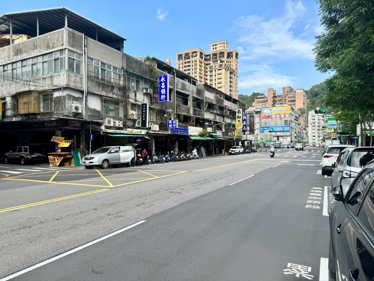 ▲地處精華區的新店惠國市場進入都更程序，地方期待能有嶄新、舒適的購物環境，也盼拉抬在地房價。（圖／信義房屋提供）