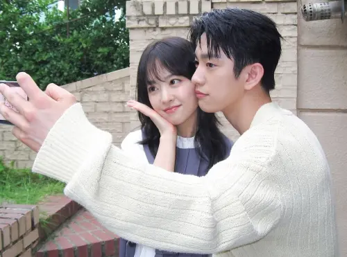 ▲▼朴寶英、朴珍榮貼臉、戳臉樣樣來。(圖/朴珍榮、朴寶英IG) ▲▼朴寶英、朴珍榮貼臉、戳臉樣樣來。(圖/朴珍榮、朴寶英IG)