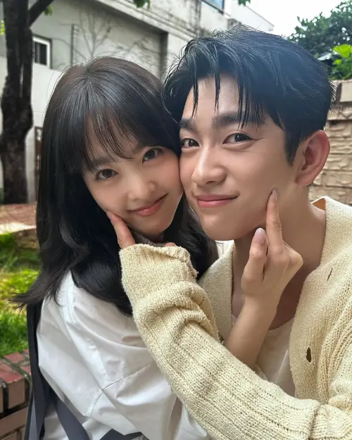 ▲▼朴寶英、朴珍榮貼臉、戳臉樣樣來。(圖/朴珍榮、朴寶英IG) ▲▼朴寶英、朴珍榮貼臉、戳臉樣樣來。(圖/朴珍榮、朴寶英IG)