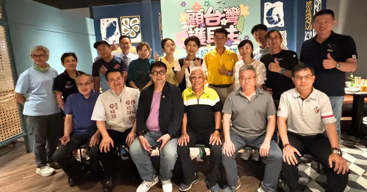 ▲立委陳亭妃與鐵馬隊成員。（圖／陳亭妃辦公室提供）