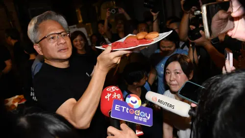 讚川普「製造業回流美國」完全正確！黃仁勳：能減輕台灣壓力
