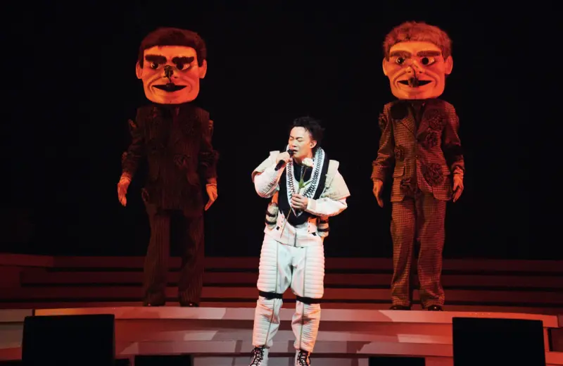 ▲陳奕迅感染新冠肺炎痊癒後首度開唱，歌唱功力完全展現，觀眾聽得耳朵出油，節目的安排融合戲劇化的橋段設計，他則化身為太空人出場。（圖／My Kan提供）