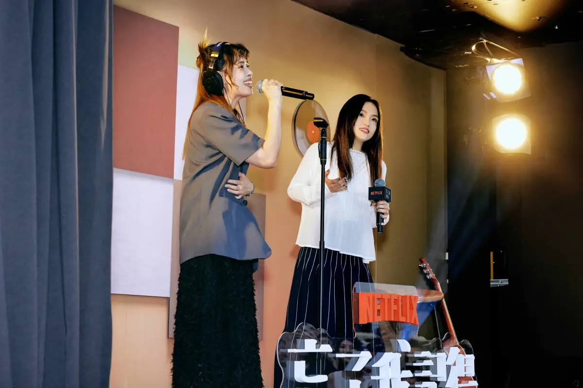 素人歌手馮玟璇演唱〈失落沙洲〉 原唱徐佳瑩「突衝上台」她噴淚