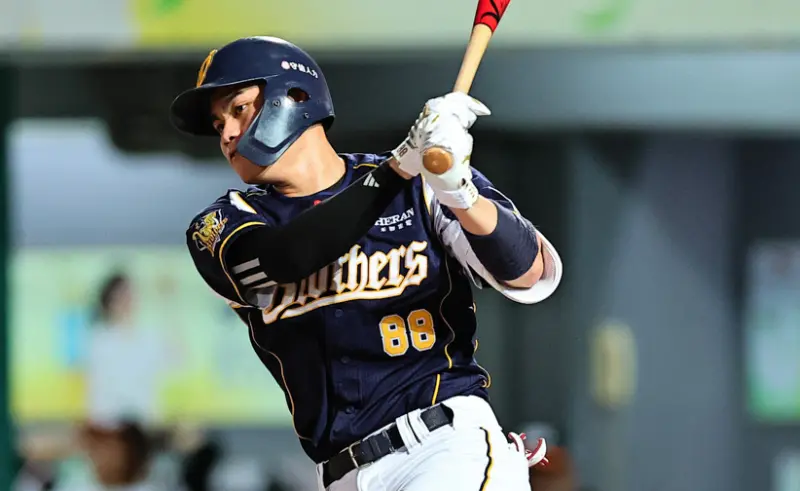 ▲中信兄弟宋晟睿面對統一獅，敲出3安「猛打賞」，並貢獻2分打點，幫助球隊以4：1擊退獅隊。（圖／中信兄弟提供）