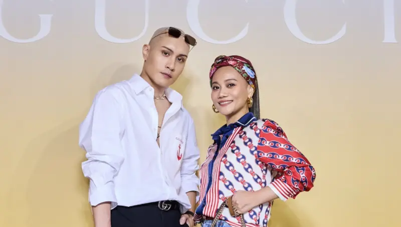 ▲男星黃宣（左）和同為歌手的阿爆（右）近期出席時尚精品活動，被問到金曲獎入圍名單時，黃宣不僅發聲緬懷方大同，更表示自己私心支持呂士軒拿獎。（圖／GUCCI提供）