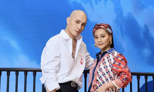 ▲黃宣（左）和阿爆（右）互相聊起旅遊經歷，展現幽默氣氛。（圖／GUCCI提供）