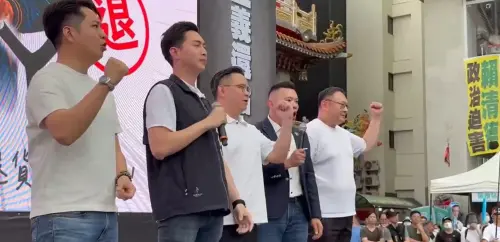 ▲台中市副市長鄭照新（右一）518公開站台民眾黨的宣講活動。（資料畫面／記者顏幸如攝，2025.05.23）