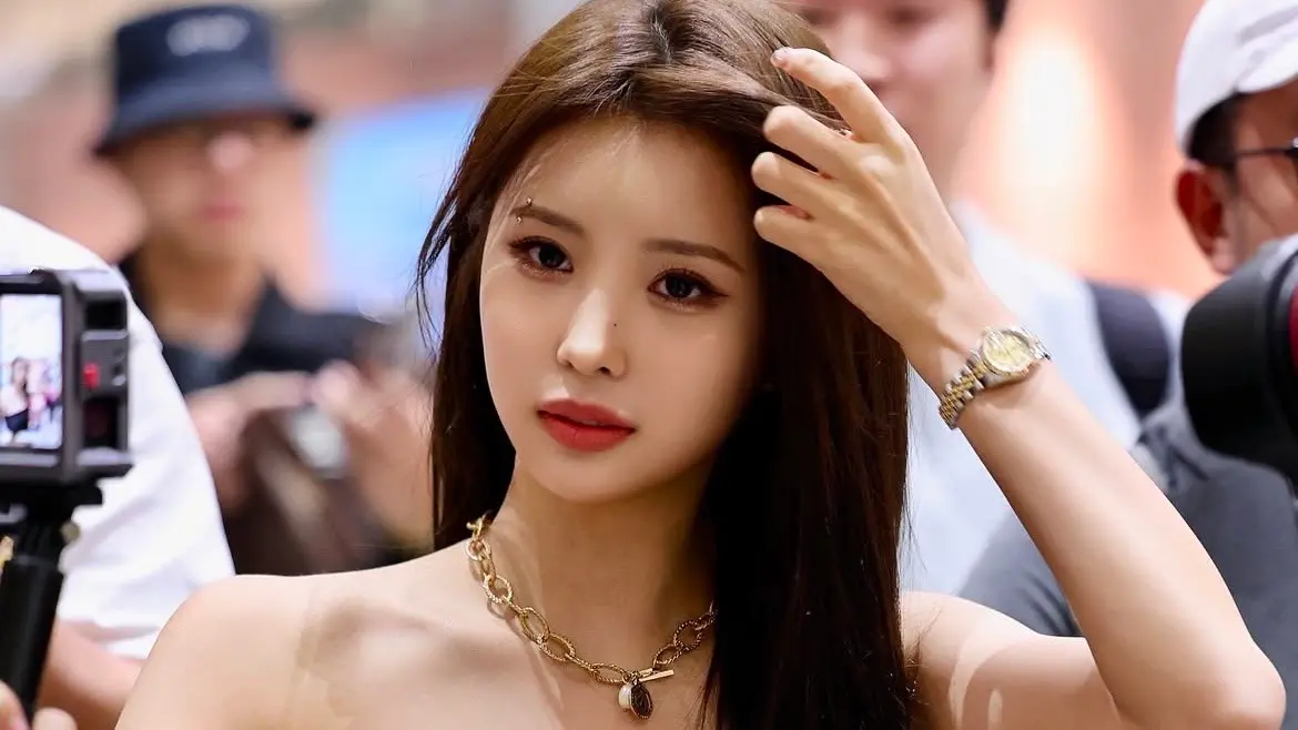 ▲「韓版邱淑貞」全恩菲來台發展，坦言被台灣粉絲感動決定重返啦啦隊，還笑說怕蟑螂怕到「一出現就想搬家」。（圖／全恩菲IG）