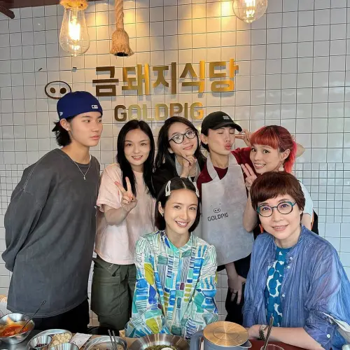 ▲林依晨與好友聚餐。(圖/魏如萱 IG) ▲林依晨與好友聚餐。(圖/魏如萱 IG)
