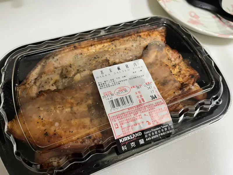 ▲好市多被譽為「神級夯品」的客家鹹豬肉突然下架了，被廣式叉燒肉取代，不少老饕十分惋惜，覺得鹹豬肉CP值很高。（圖／Costco好市多 商品經驗老實說臉書）