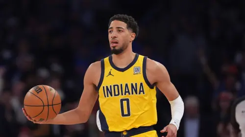 印第安納溜馬主控Tyrese Haliburton展現出宛如Nikola Jokic般的全能與無私,被球評稱讚他的能力。 ▲印第安納溜馬當家主控Tyrese Haliburton繳出32分、12籃板、15助攻且0失誤的史詩級大三元紀錄,率領溜馬終場以130:121力退紐約尼克。這場勝利不僅讓溜馬站上歷史有利的一方,也讓球隊距離睽違25年的總冠軍賽舞台僅一步之遙。(圖/美聯社/達志影像)