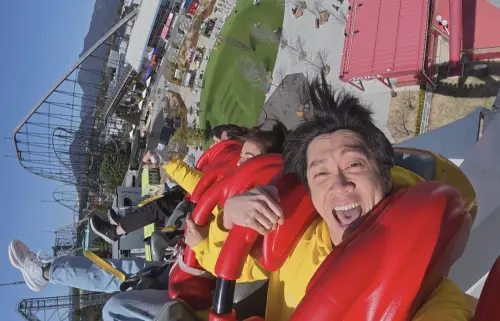 ▲陳漢典（右）等人在富士急樂園坐在超刺激的雲霄飛車上，各自心情都不同。（圖／綜藝玩很大提供）