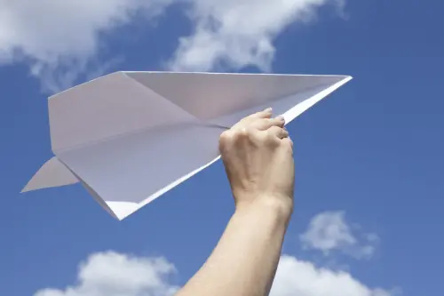 ▲紙飛機（圖／取自photoAC）