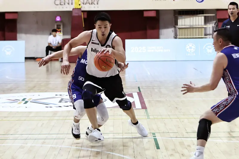 ▲由「臺灣飛人」陳信安領銜的Bullymotherbbq籃球隊，今（24）日在男子頂級35+40+組完成了2025雙北世壯運處女秀，和蒙古Sankou隊之戰最終以81：70贏球搶收首勝。（圖／世壯運組委會提供）