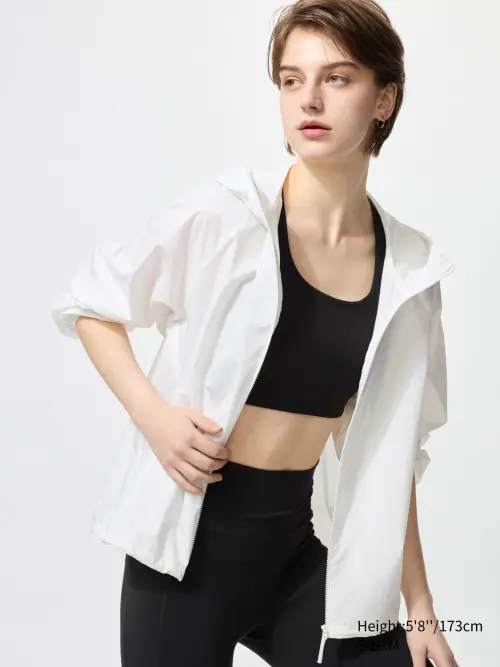 ▲UNIQLO可攜式防曬連帽外套UPF50+。(圖/UNIQLO官網) ▲UNIQLO可攜式防曬連帽外套UPF50+。(圖/UNIQLO官網)