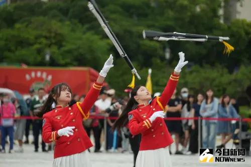 ▲國防部第8屆全國高級中等學校「愛國儀級棒」儀隊決賽，在國家兩廳院藝文廣場舉行。（圖／記者呂炯昌攝，2025.05.24）