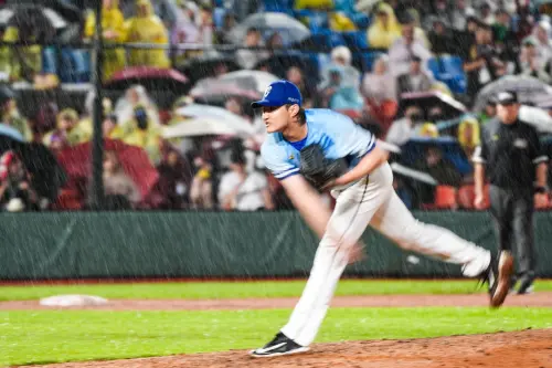 ▲富邦悍將李東洺主投5局失1分，因大雨裁定比賽，最終吞下完投敗。（圖／富邦悍將提供）