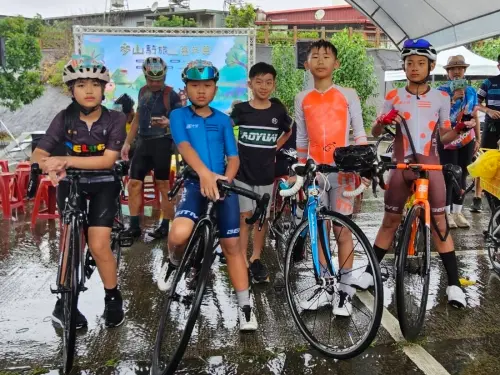 ▲今年報名參加「2025參山單車騎旅嘉年華」10-12歲的小朋友們，分別來自台北、新竹、桃園，成功完騎、愛上南庄。(圖/參山處提供)