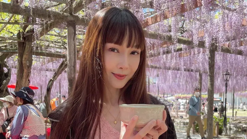 美魔女胡文英三峽車禍現場拍片挨轟！道歉仍難平眾怒：根本在唸稿
