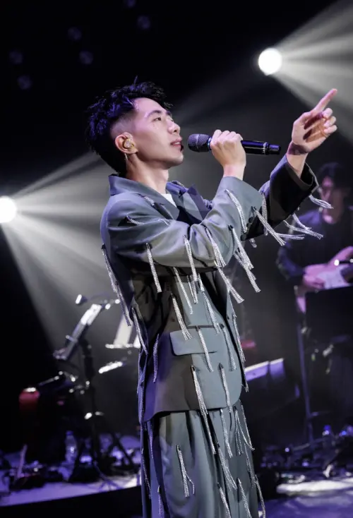 ▲鄭興開唱,3千張票秒殺。(圖/KKLIVE) ▲鄭興開唱,3千張票秒殺。(圖/KKLIVE)