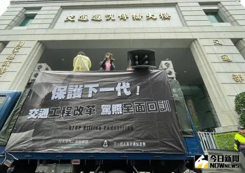 事故頻傳！交長提無照駕駛將視同酒駕　當場扣牌扣車、車主連帶罰
