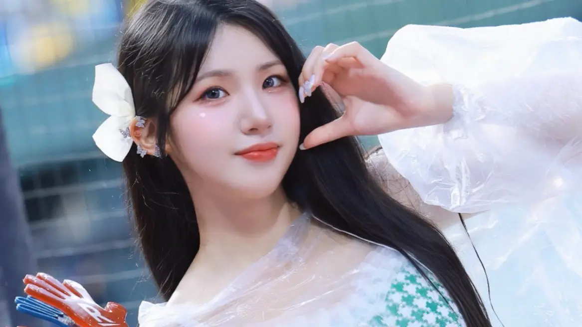 ▲樂天桃猿「永續趴」活動，韓籍隊員缺主題服裝，隊友熊霓霸氣借出私服助陣，其中綠色洋裝成廉世彬（如圖）最愛，暖心瞬間感動粉絲。（圖／取自於IG）