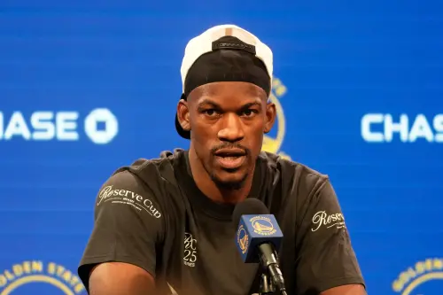 ▲金州勇士總教練Steve Kerr近日親自揭露了Jimmy Butler（圖中者）交易幕後的內情與評價，透露Erik Spoelstra的一句話推動了這次的交易決定。（圖／美聯社／達志影像）