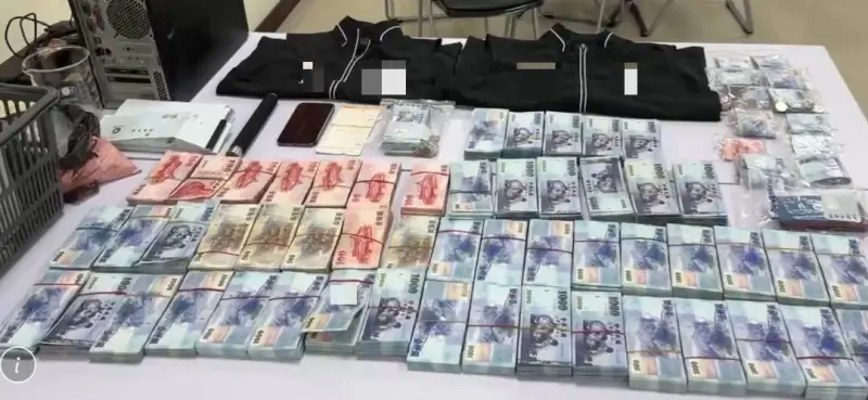 ▲恐嚇「剁手指」討債 中警掃黑逮「阿虎」11惡徒 扣463萬元（圖/記者鄧力軍翻攝）