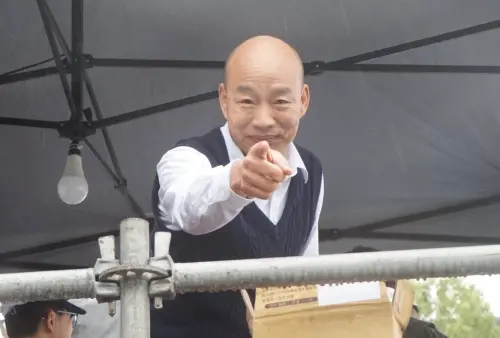 ▲立法院長韓國瑜笑說,男子的價值不在頭上幾根毛。(圖/翻攝自韓國瑜臉書) ▲立法院長韓國瑜笑說,男子的價值不在頭上幾根毛。(圖/翻攝自韓國瑜臉書)