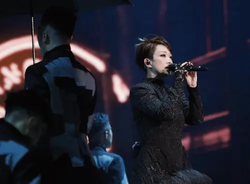 ▲林憶蓮展現精湛唱歌，讓粉絲都聽得如癡如醉。（圖／索尼音樂提供）