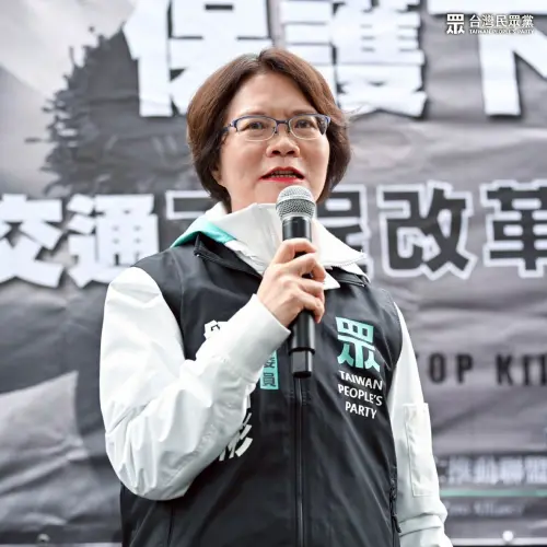 民眾黨立委劉書彬 ▲民眾黨立委劉書彬出席交通改革大遊行,在交通部前助講。(圖/民眾黨團提供,2025.05.25)