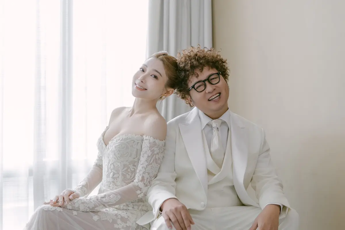 ▲納豆（右）今晚迎娶依依（左），找陶晶瑩當婚禮歌手，主持人則是多年好友阿Ken。（圖／Playground Photo / 美式婚禮婚紗攝影團隊）