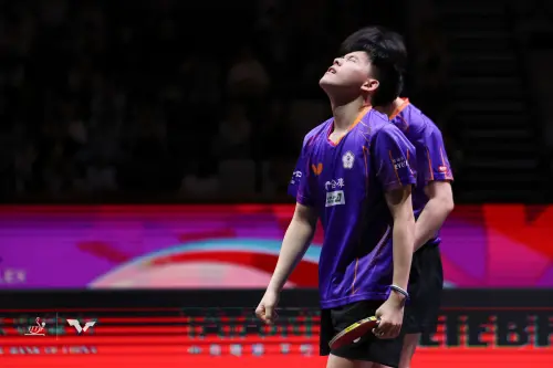 ▲2025杜哈世界桌球錦標賽男雙金牌戰，我國男雙組合林昀儒／高承睿出戰日本組合篠塚大登／戶上隼輔，林昀儒和高承睿和對手激戰，雙方前3局打完以2：1領先，可惜兩人近鄉情怯，4、5兩局似乎有些保守，日本放開來打，反而連拿2局，以3：2逆轉奪冠，我國則屈居銀牌。（圖／取自ITTF）