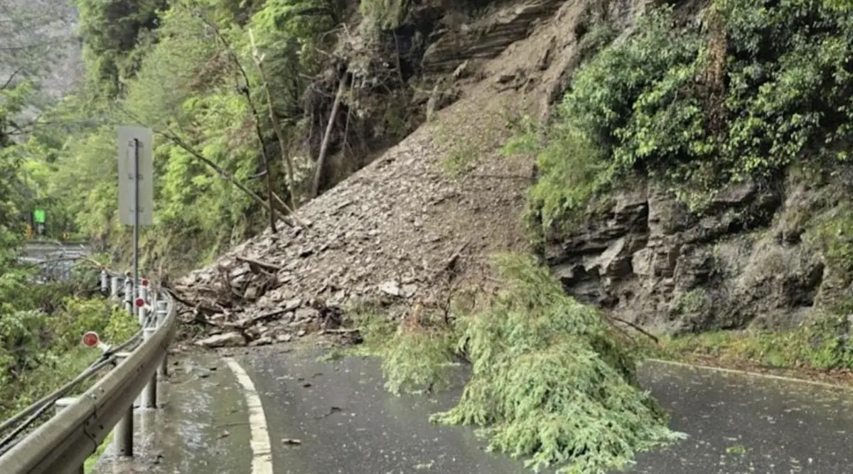 ▲台8線109K+800大禹嶺路段今(25)日18時起實施預警性封閉。（圖／公路局）