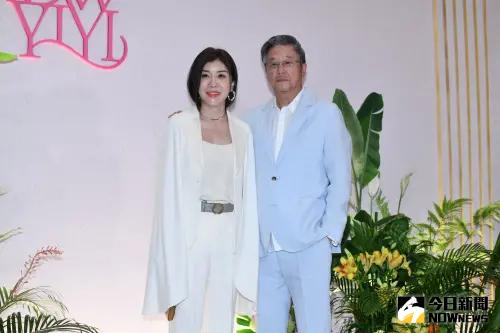 王偉忠（右）現身在納豆依依的婚宴中。（圖／NOWnews攝影中心）