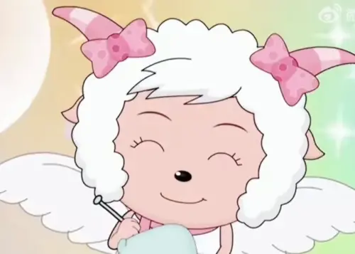 ▲美羊羊（如圖）與喜羊羊共遊花園，喜羊羊親手為她戴上一朵花，美羊羊露出開心笑容，藏不住對他的心動。（圖／取自微博）