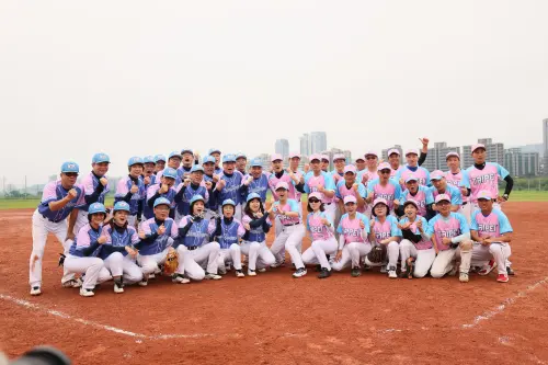 ▲世壯運慢速壘球雙北大戰+新北市恭喜臺北市拿下金牌