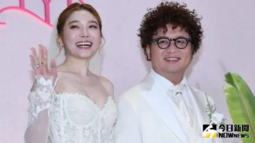 ▲納豆(右)今(25)日席開50桌給依依(左)補辦婚禮,被問起近期藝人閃兵案,默認自己因為身高不足免役,被問起有無關心好友威廉,來不及回應就被工作人員制止。(特約攝影林柏年攝) ▲納豆(右)今(25)日席開50桌給依依(左)補辦婚禮,被問起近期藝人閃兵案,默認自己因為身高不足免役,被問起有無關心好友威廉,來不及回應就被工作人員制止。(特約攝影林柏年攝)