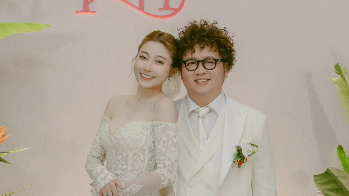 ▲納豆（右）與依依（左）昨（25）日完成人生大事，好友史丹利分享納豆的超催淚誓詞：「大家說婚姻是愛情的墳墓，但依依早就把我從墳墓裡救出來了」，讓現場眾人都哭翻。（圖／美式婚禮婚紗攝影團隊）