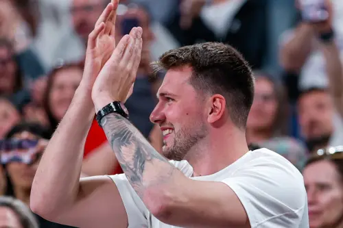 ▲洛杉磯湖人當家球星Luka Doncic近日現身西班牙母隊皇家馬德里籃球賽場，意外掀起熱議——他似乎真的瘦了不少，精瘦體型受到球迷熱議。（圖／取自皇家馬德里X）