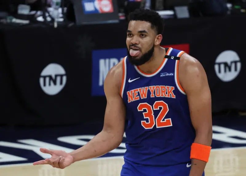 ▲NBA東區冠軍賽G3，尼克在0:2落後壓力下，Karl-AnthonyTowns上半場表現低迷、幾乎消失，所幸他下半場大爆發，全場砍下24分，最終幫助尼克以106:100逆轉擊敗溜馬，成功避免陷入0:3的絕境。（圖／路透／達志影像）	